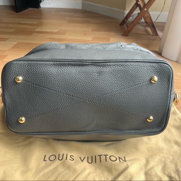 Authentic Louis Vuitton Mahina Stellar GM in Anthracite - Picture 7 of 16